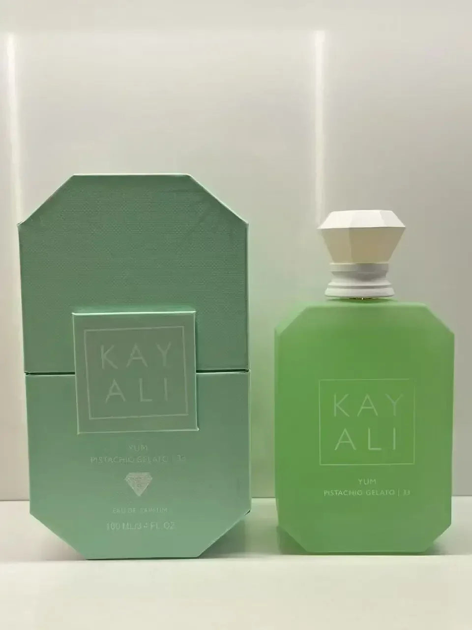 عطر فاخر يدوم طويلاً