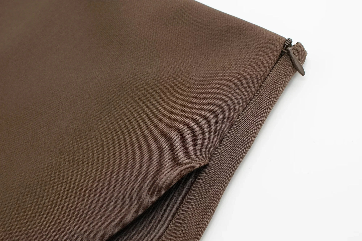 Falda marrón de talle alto