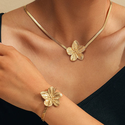 Stainless Steel Flower Pendant Jewelry Set