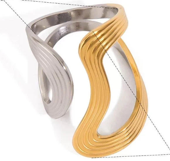 DANA Three-dimensional M Letter Ring