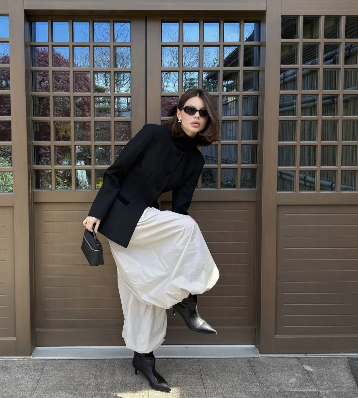 Pantalones de tiro alto y pierna ancha con bolsillos