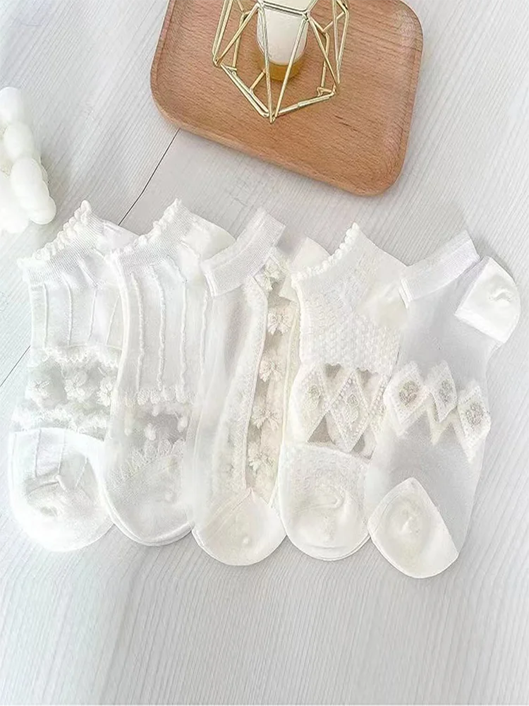 5 أزواج من الجوارب البيضاء القصيرة