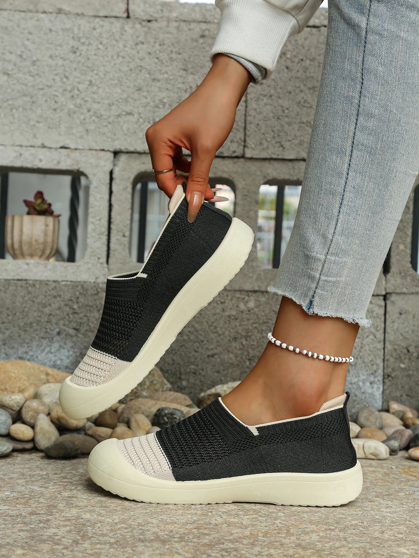Retro Dual-tone Slip-on Breathable Soft Shoes