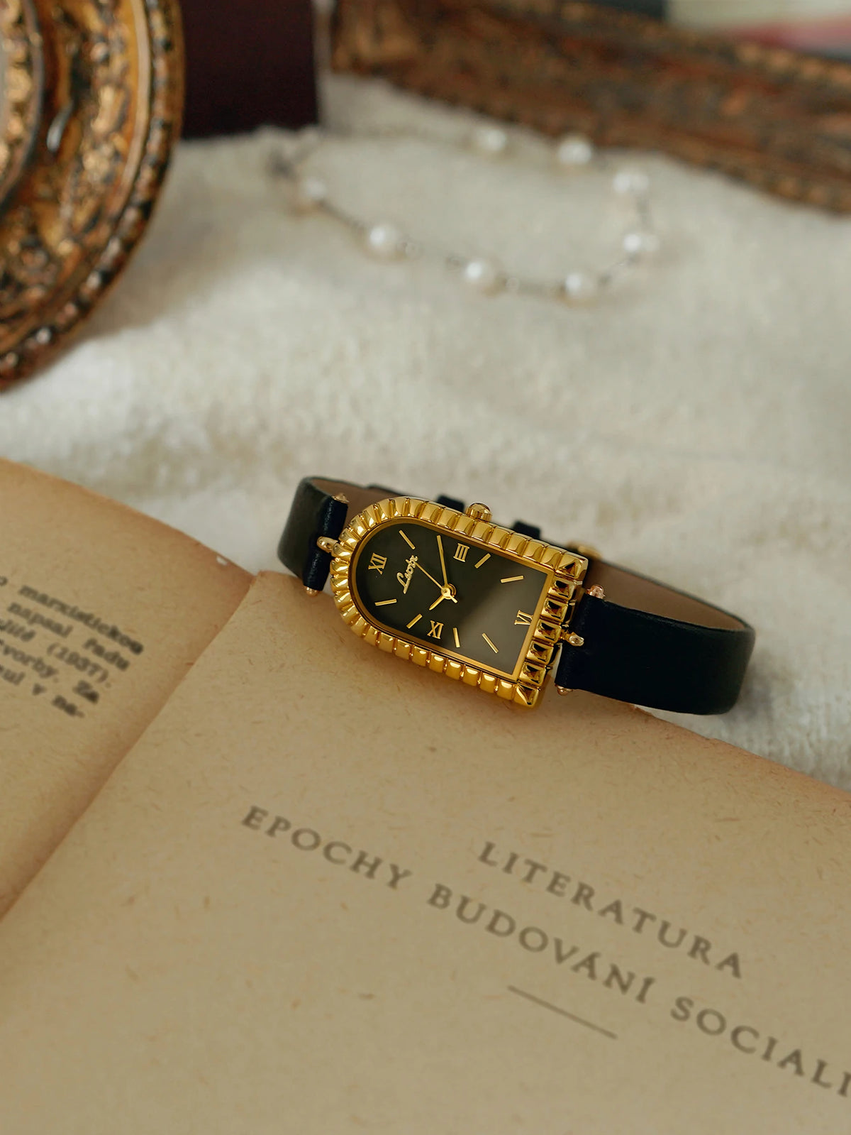 French-Style Arc De Triomphe Retro Leather Strap Watch