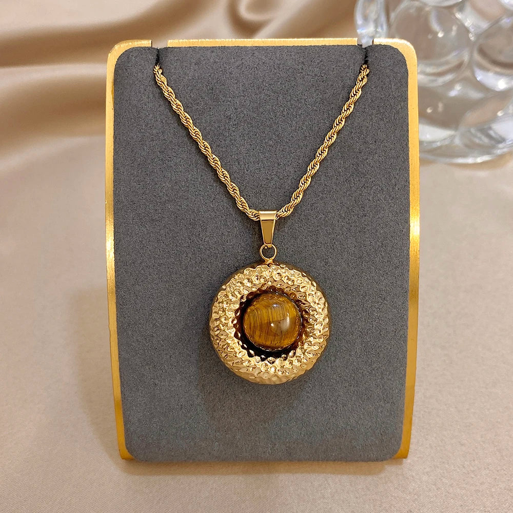 Chic Gilded Textured Natural Stone Pendant Vintage Necklace
