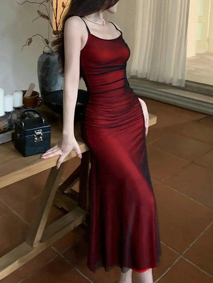 فستان طويل بدون أكمام مكشوف الكتفين بقصة ضيقة