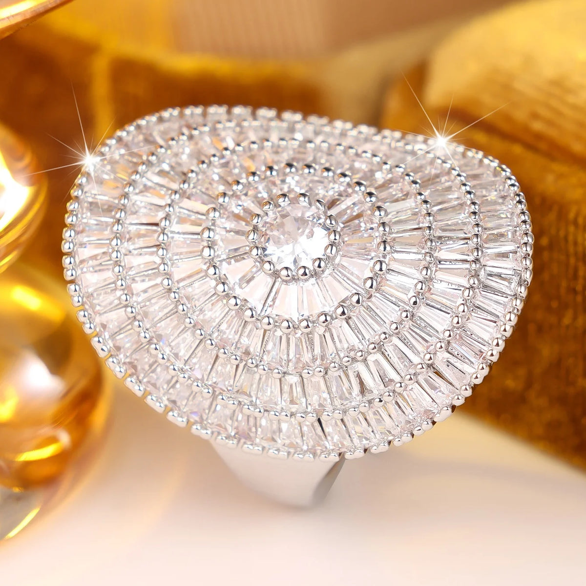 Luxury Gold White Zircon Stone Engagement Ring
