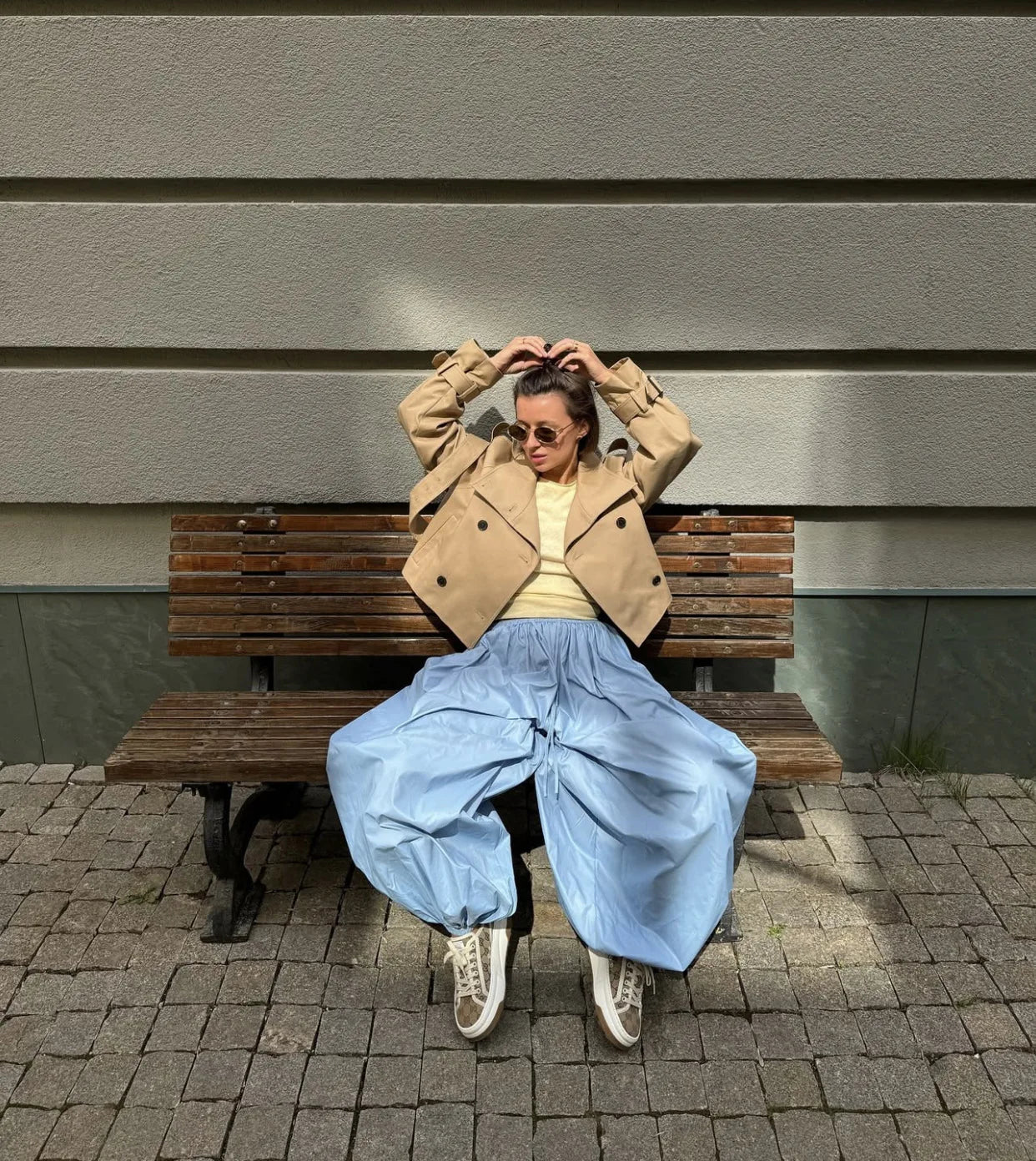 Pantalones de tiro alto y pierna ancha con bolsillos