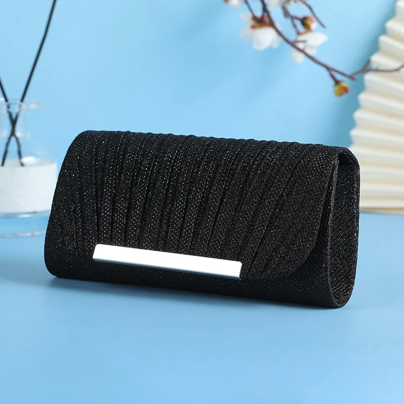 Pop metal chain shoulder bag