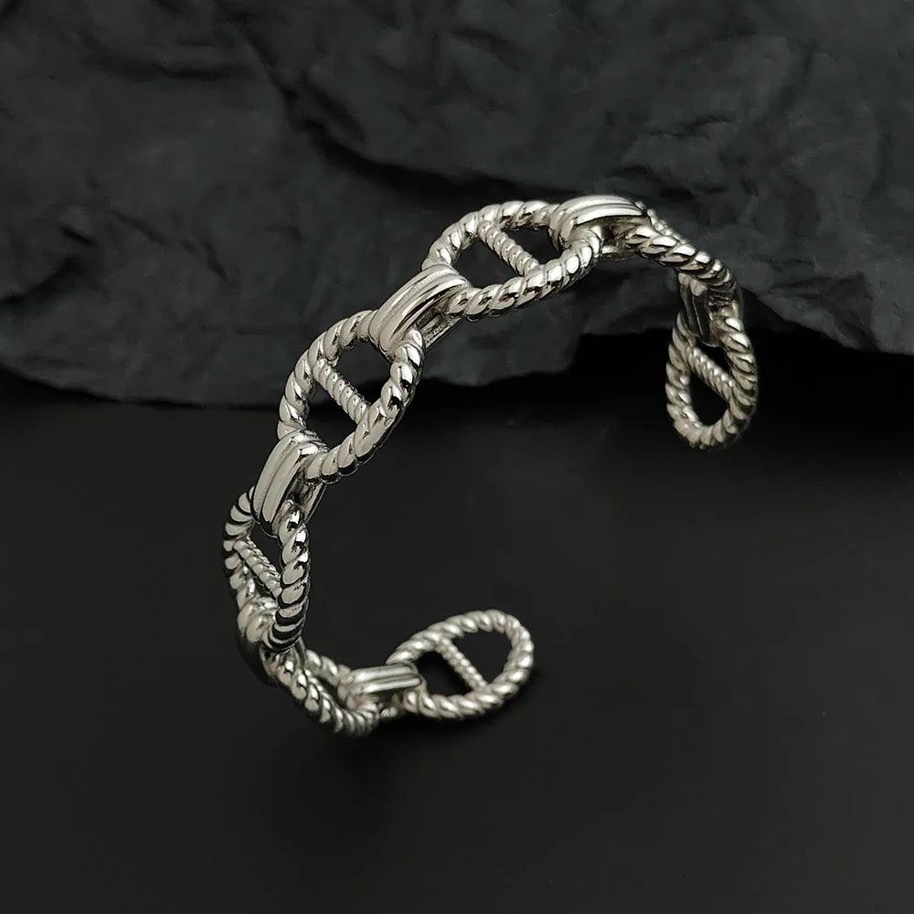 Creative integrated molded patterned stainless steel bracelet