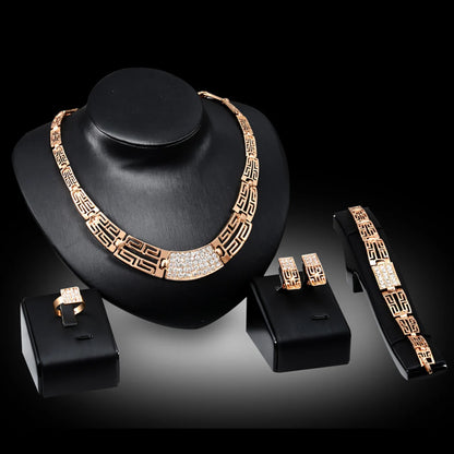 Metal necklaces banquets Jewelry set