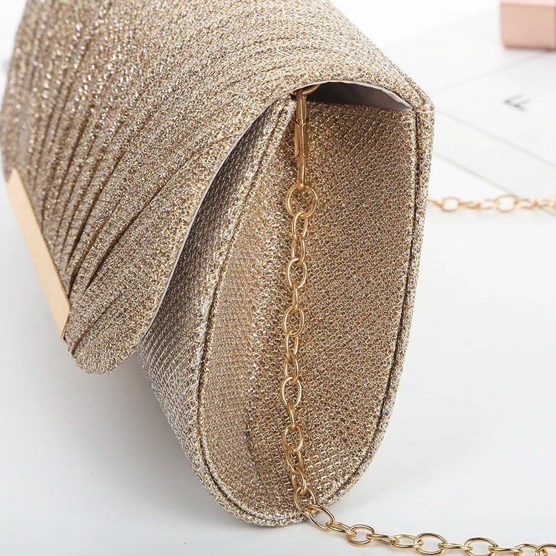 Pop metal chain shoulder bag