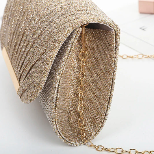 Pop metal chain shoulder bag