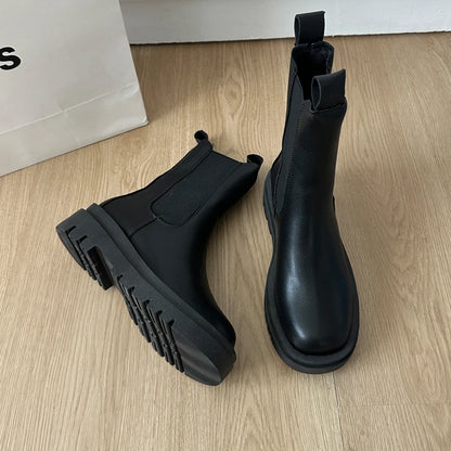 Sooty British-style Round-Toe Short with Thick Soles Boots