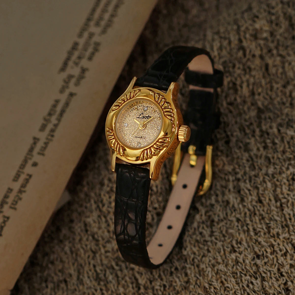 French Retro Engraved Pattern Gold Small Dial Watch