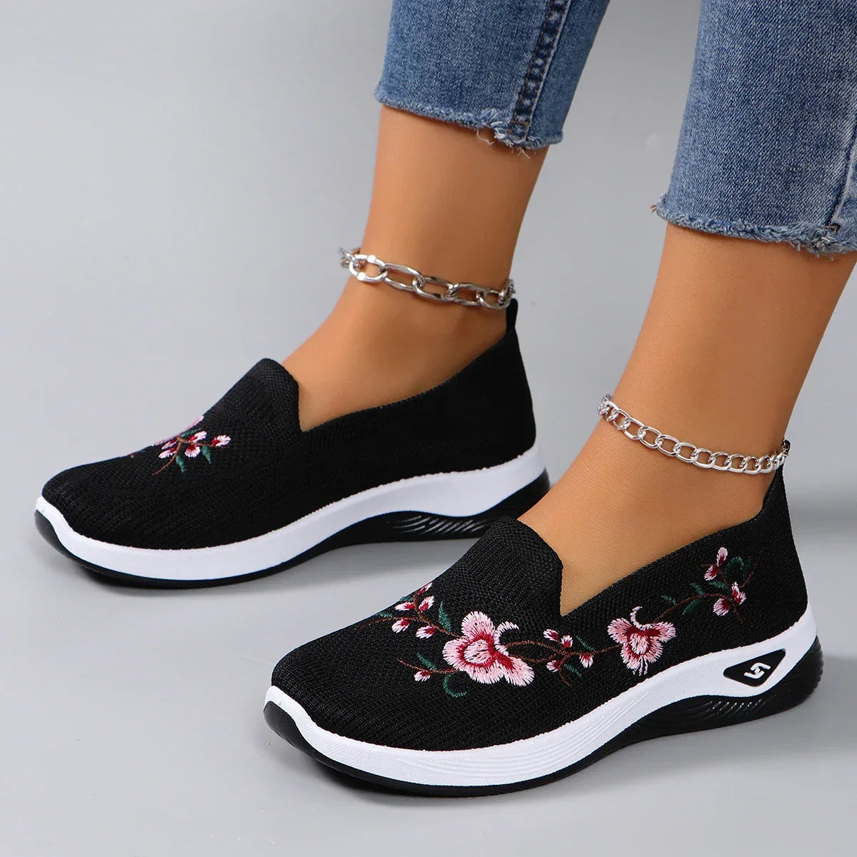 Breathable mesh flat shoes