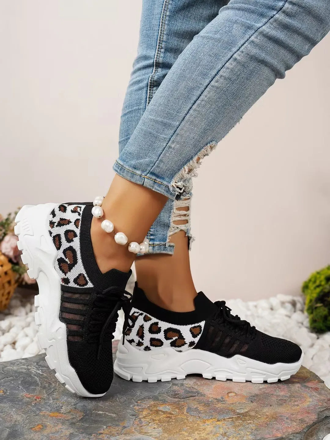 Leopard print lightweight casual sneakers