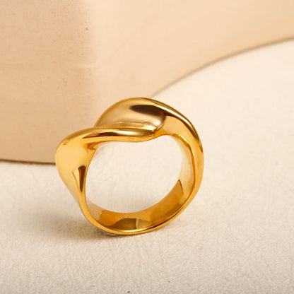 DANA Three-dimensional M Letter Ring