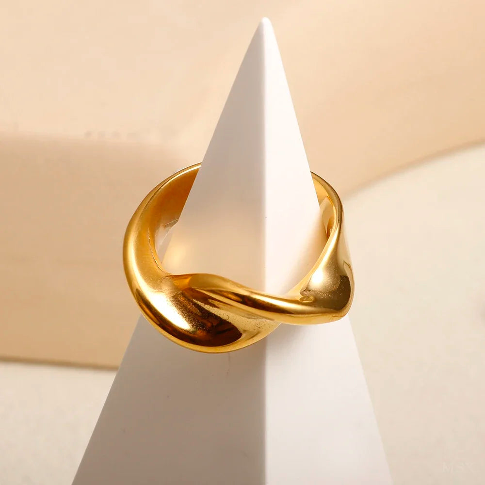 DANA Three-dimensional M Letter Ring