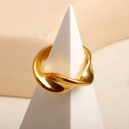 DANA Three-dimensional M Letter Ring