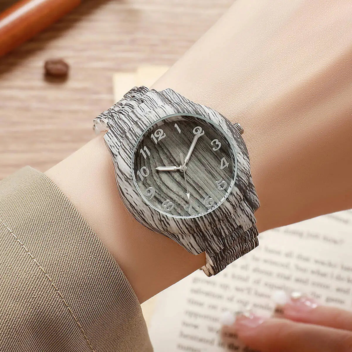 Casual Wooden Pattern Plastic Band Quartz Watch