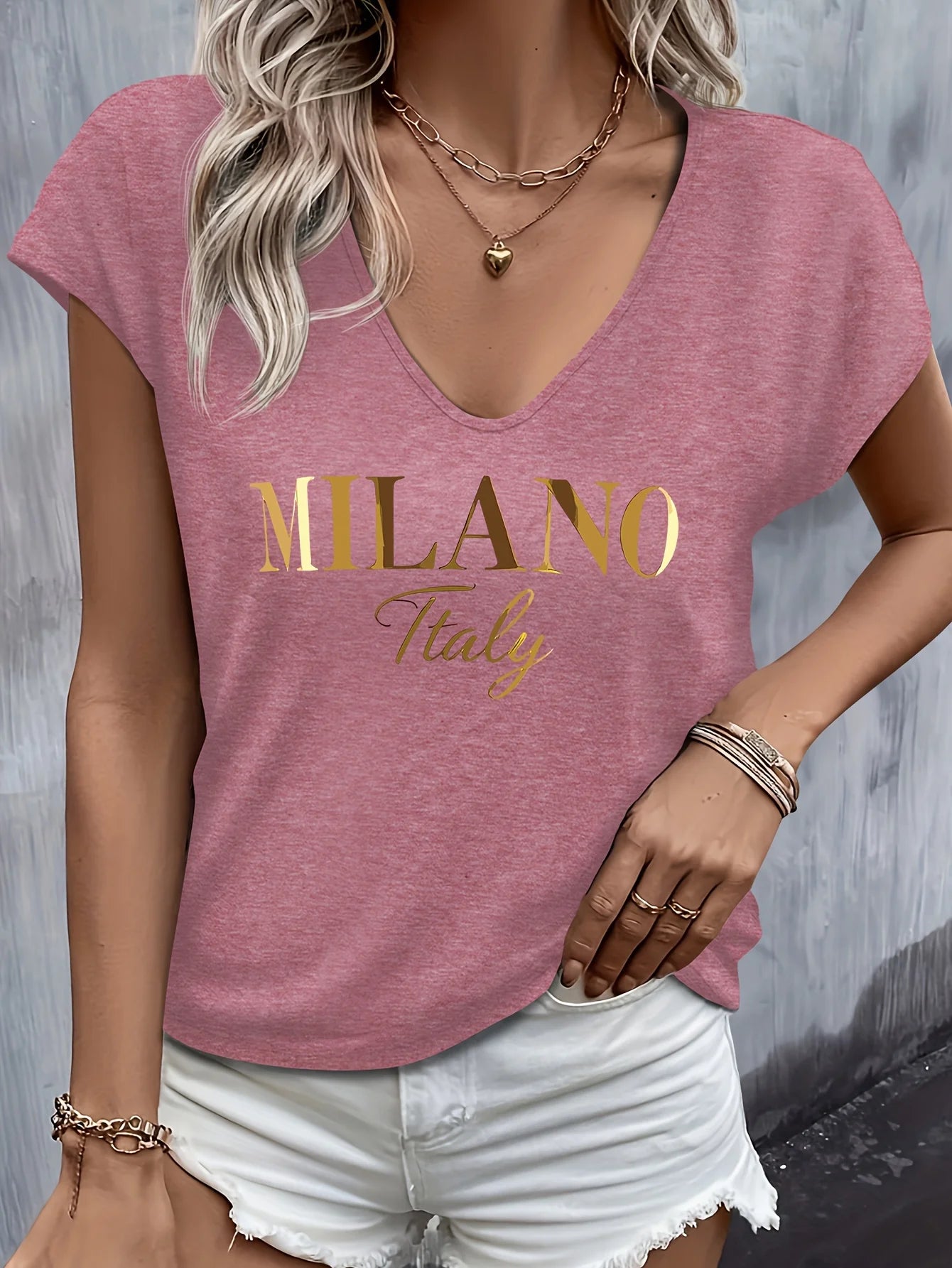 Short sleeved breathable T-shirt