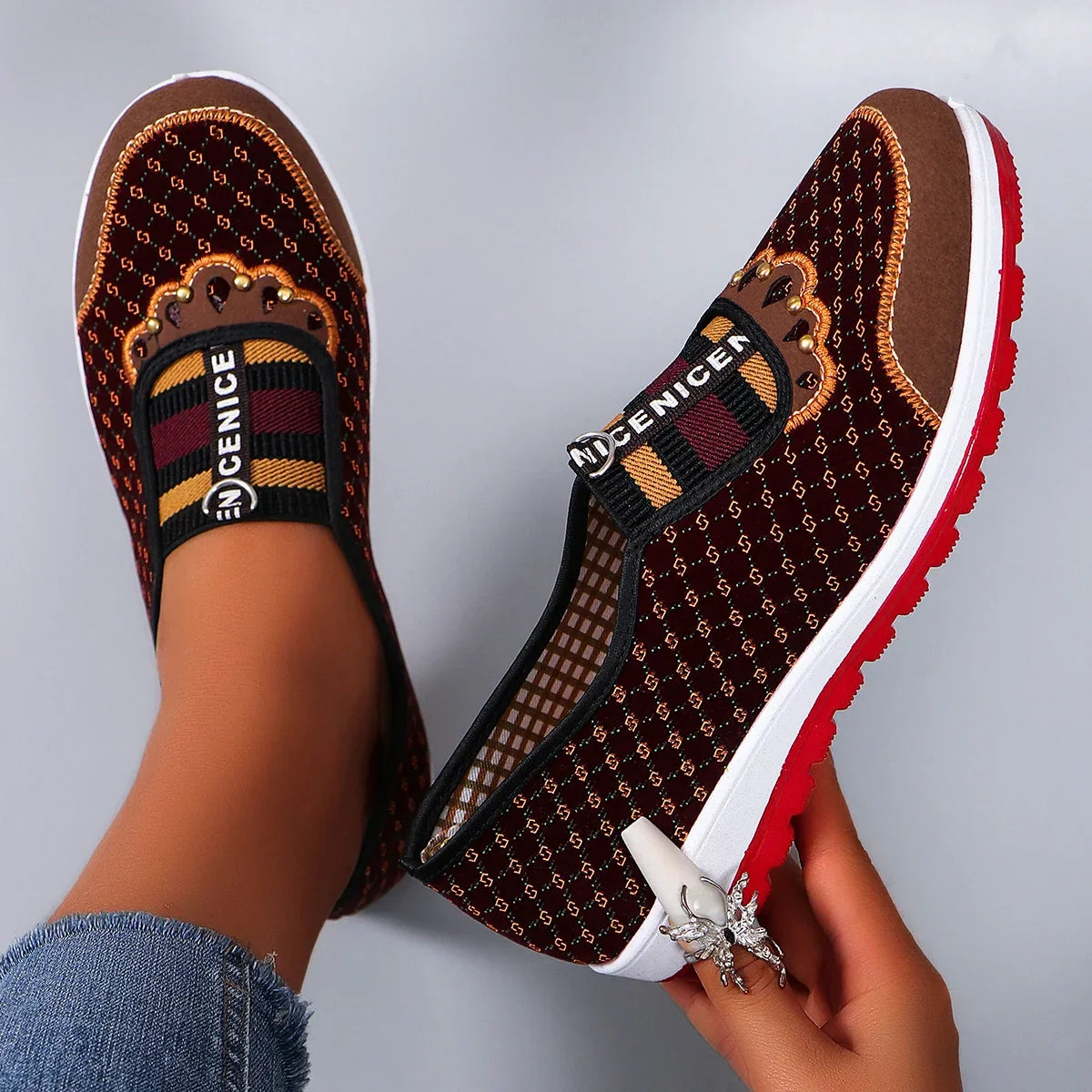 Breathable mesh flat casual sneakers