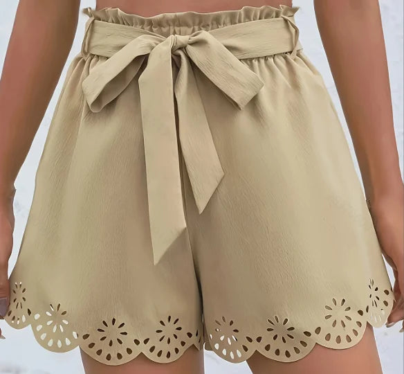 Elegant Wavy Hem Decorative Belt Shorts