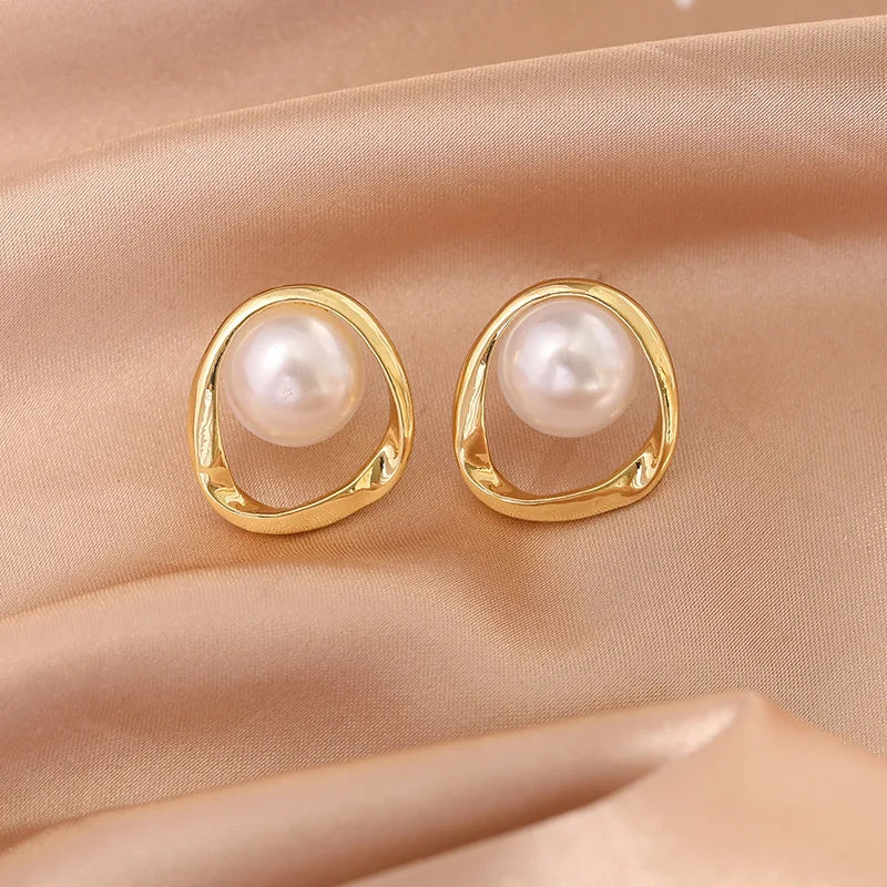PearlGold Round Stud Earrings