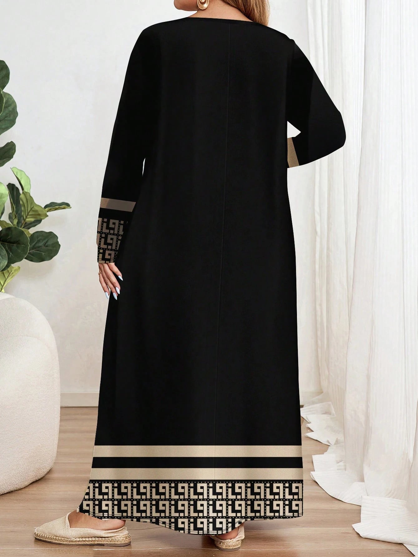 Plus-size geometric round neck long sleeve dress