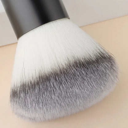 Fluffy Kabuki Brush Makeup Brush for Perfect Foundation Bronzer Highlighter