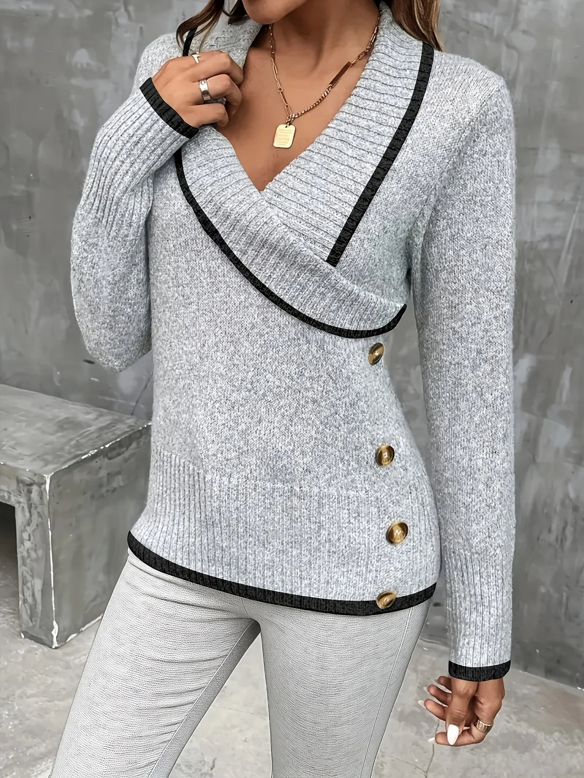 Color Blocking V-Neck Commuter Style Buttoned Long-Sleeved Knit Sweater