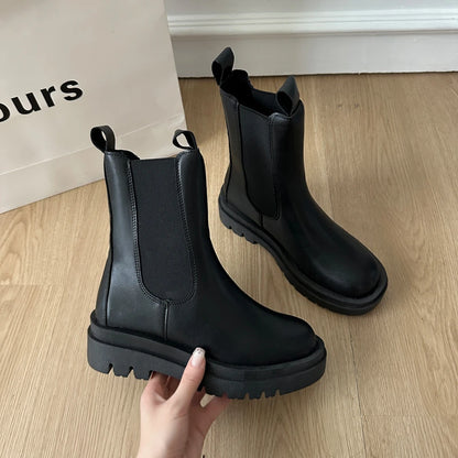 Sooty British-style Round-Toe Short with Thick Soles Boots
