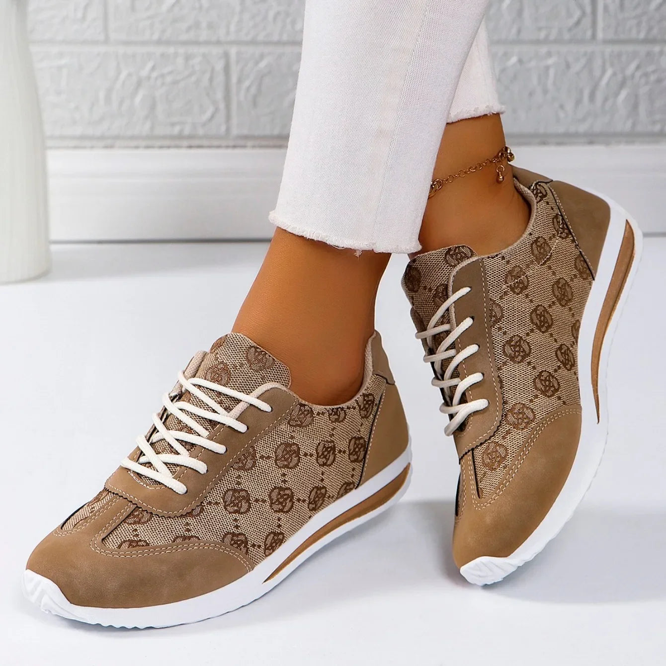 DANA Round Head Sneakers