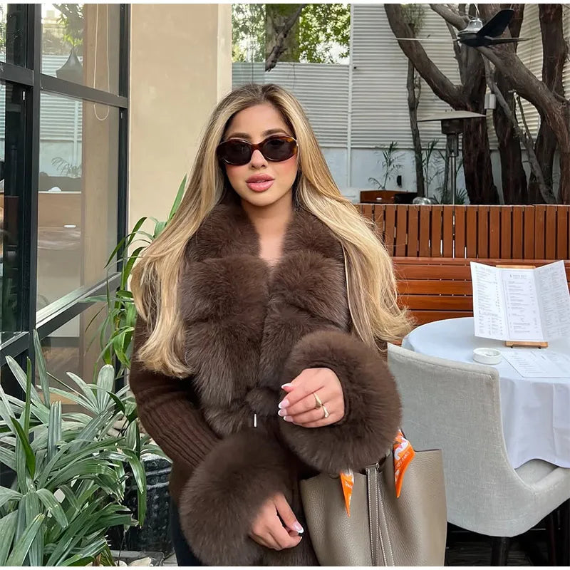 Elegantes abrigos ajustados de manga larga con piel sintética