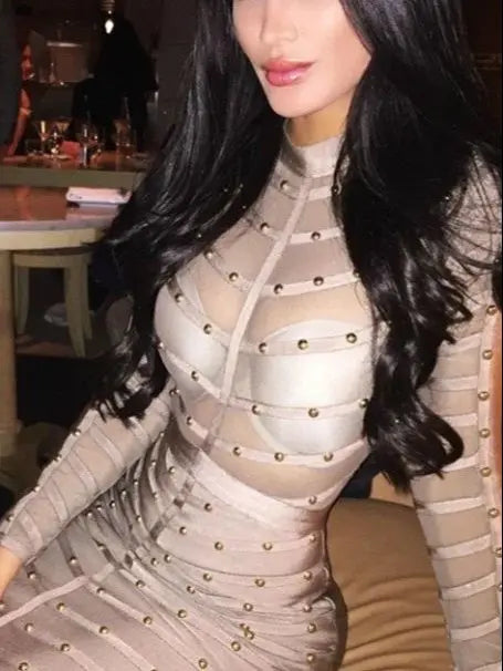 فستان أسود كاكي جذاب بأكمام طويلة مزين بالبرشام