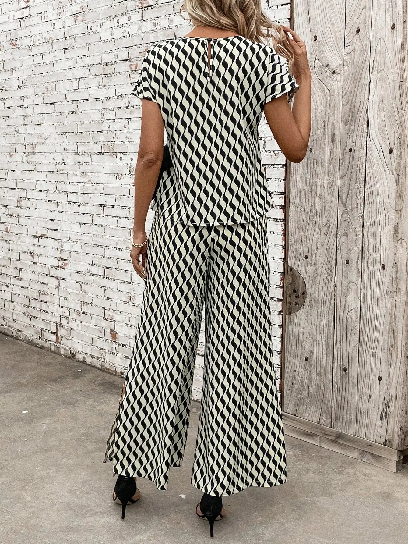 Geometric Wave Print Short Sleeve Tie Slit Wide Leg Pants Set