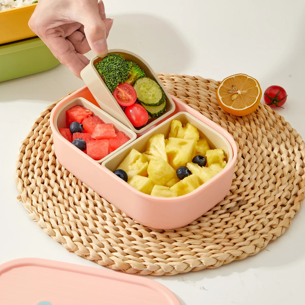 Outdoor Portable Sealed Divided Food Container 3 Grids Plastic Lunch Box