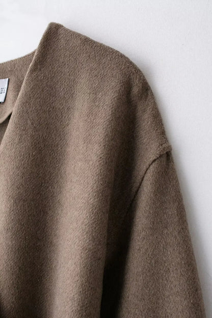 Chaqueta suave de manga larga con cuello en V y cinturón cruzado