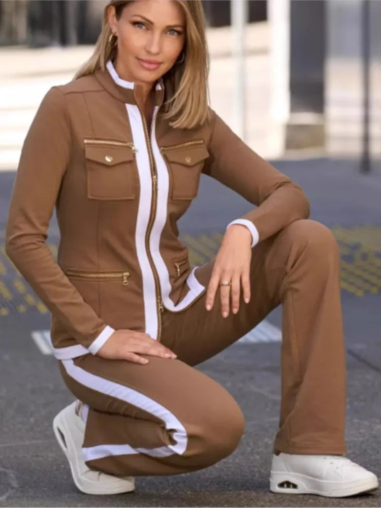 Conjunto elegante, ajustado y sencillo de pantalón deportivo recto con cremallera y top.