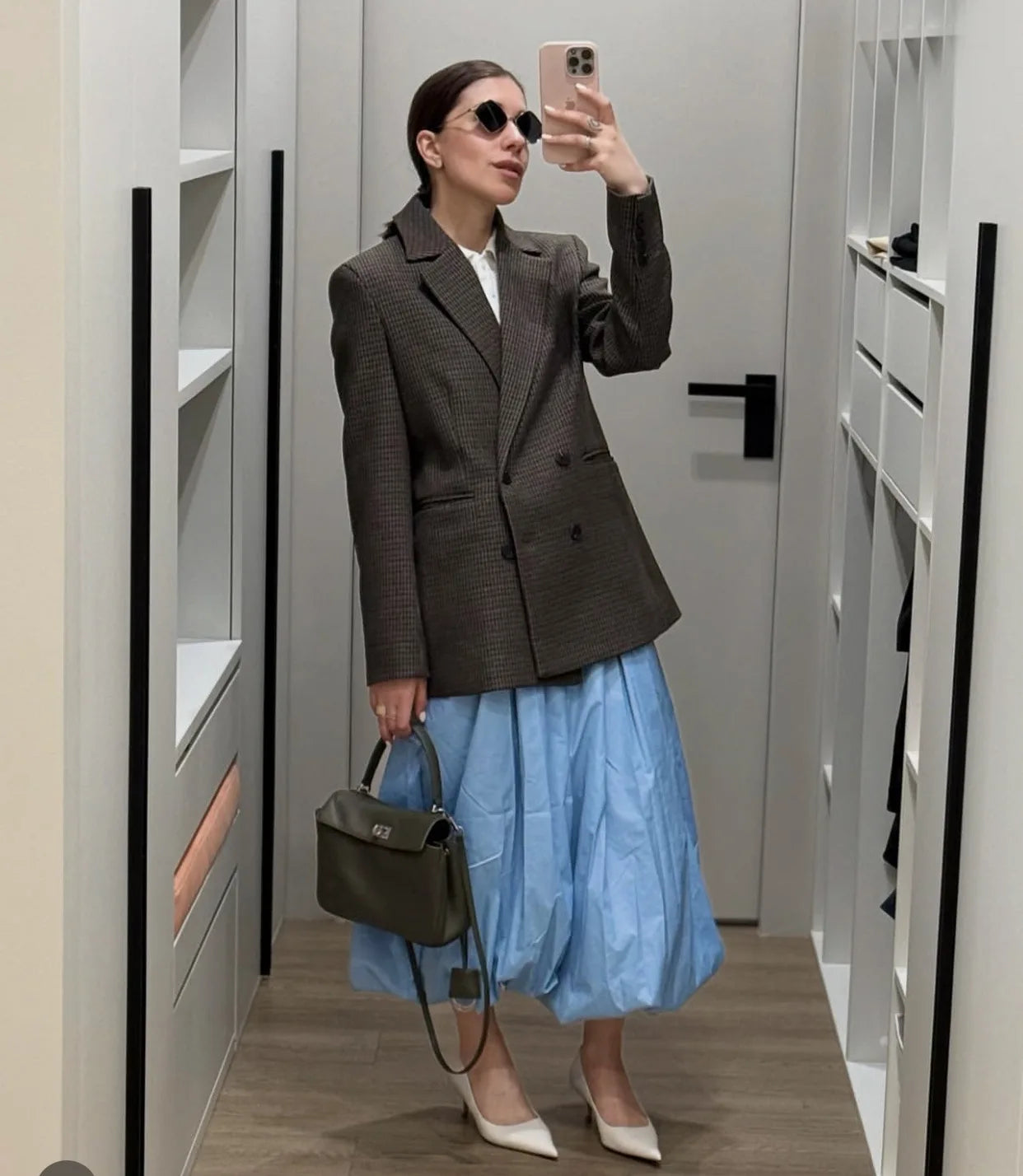 Pantalones de tiro alto y pierna ancha con bolsillos