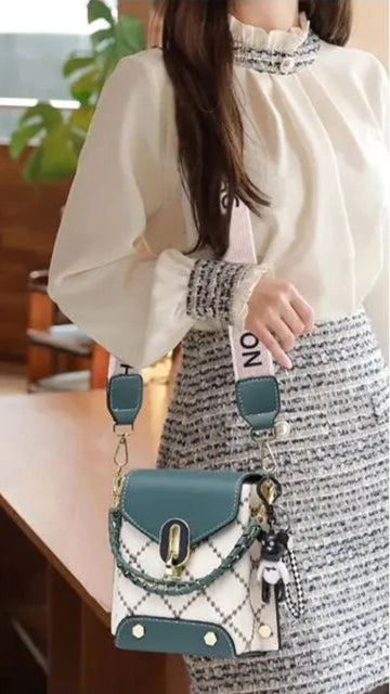 DANA  Chain Leather Diamond Lattice Bag