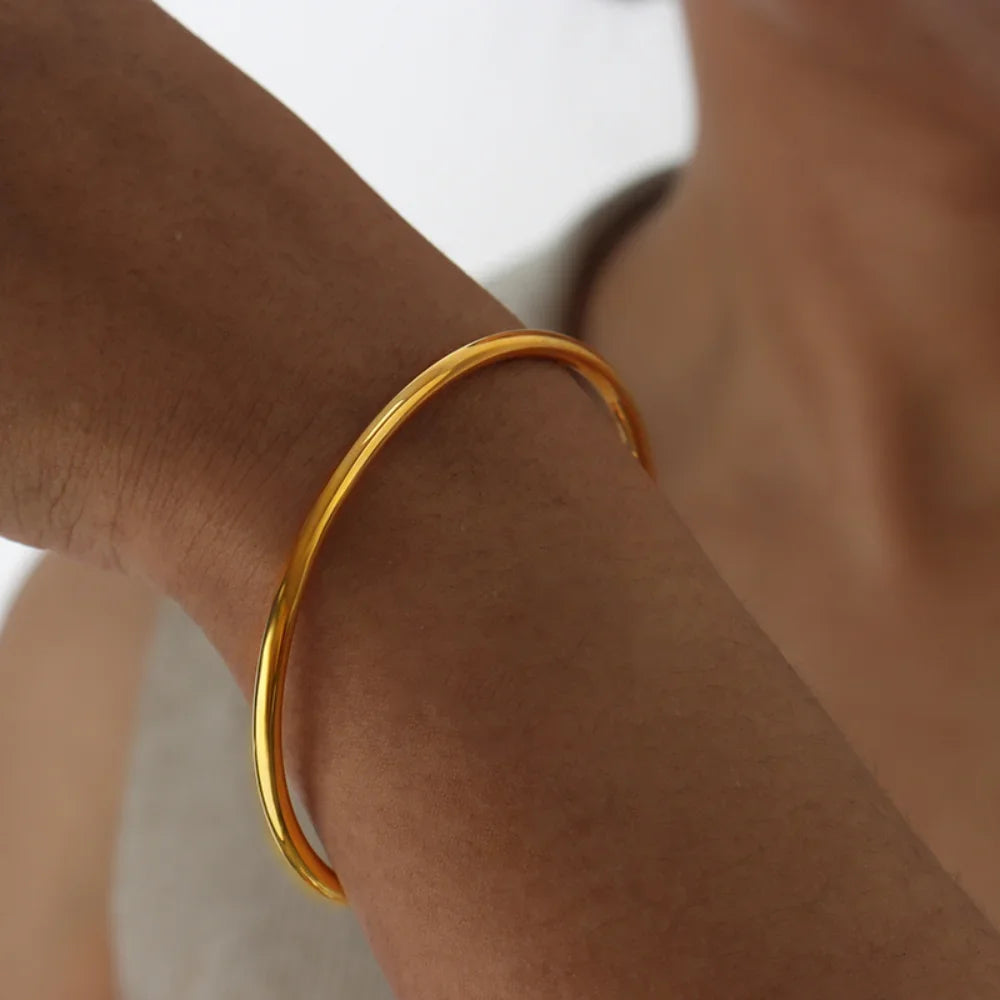 Round Minimalist Gold Bangle Bracelets