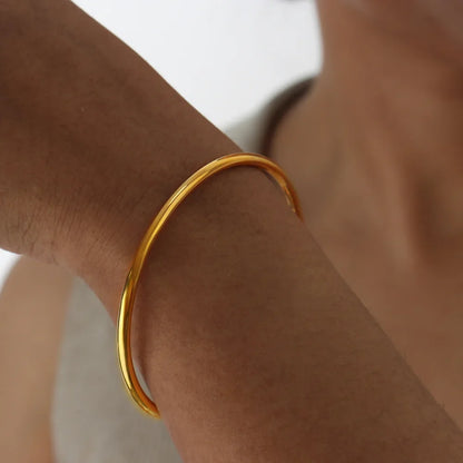 Round Minimalist Gold Bangle Bracelets