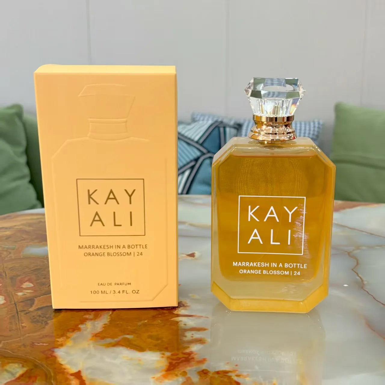 عطر فاخر يدوم طويلاً