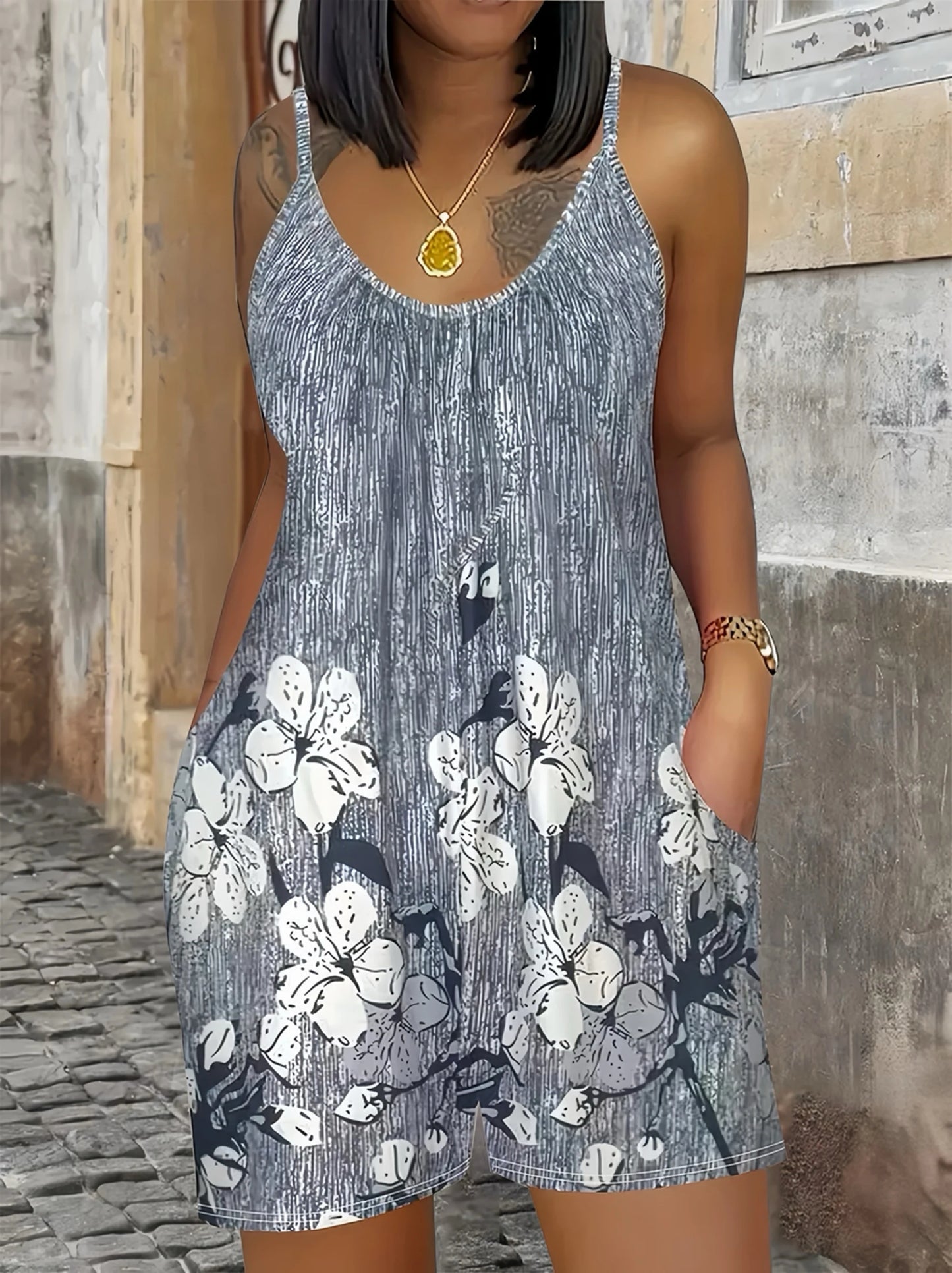 Mono corto elegante a rayas sin mangas