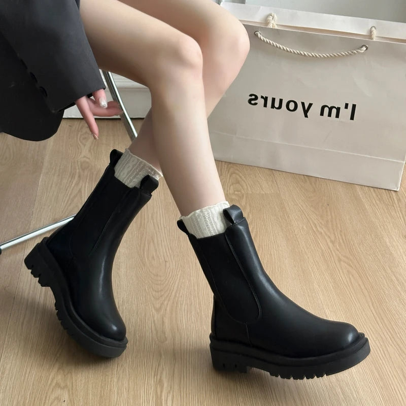 Sooty British-style Round-Toe Short with Thick Soles Boots