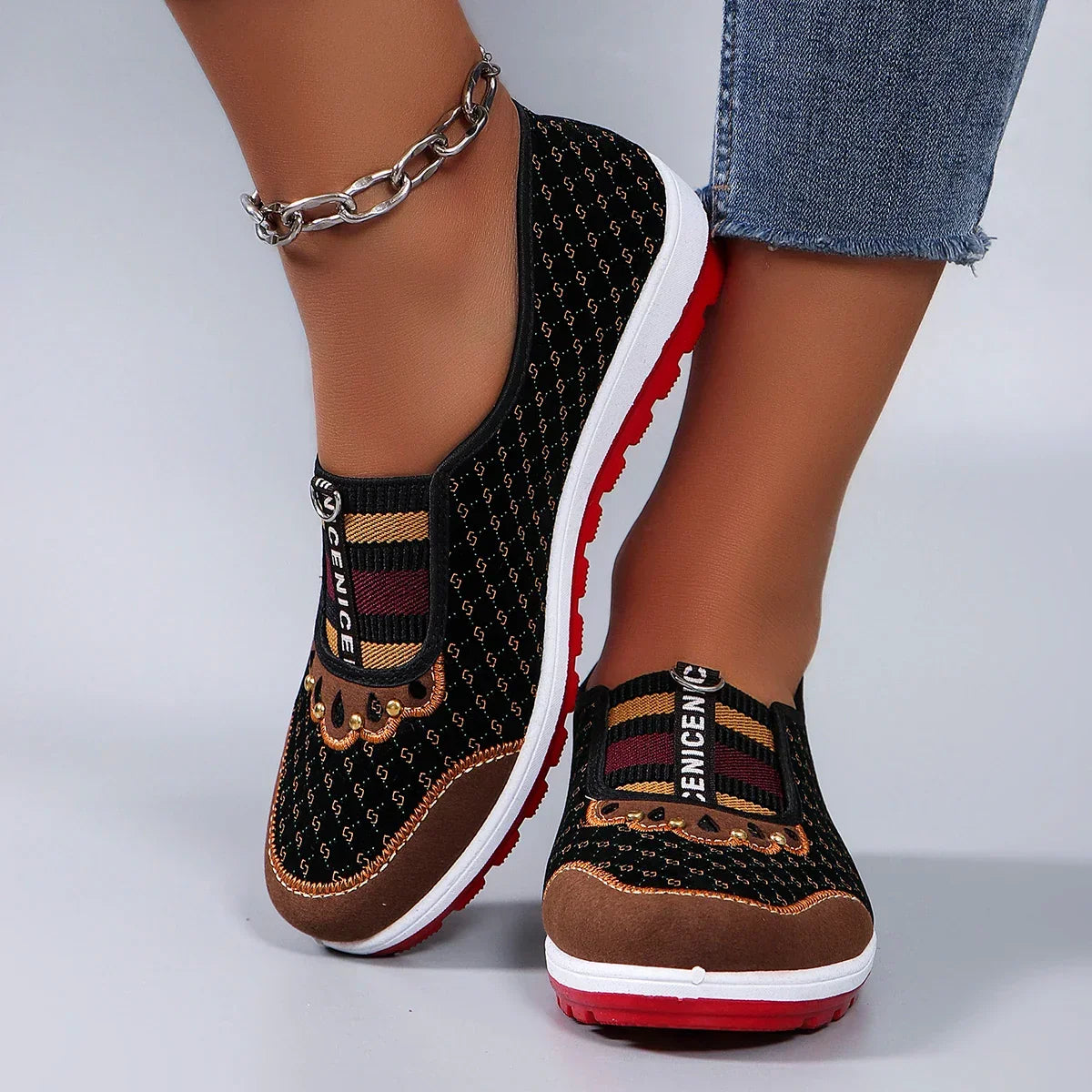 Breathable mesh flat casual sneakers