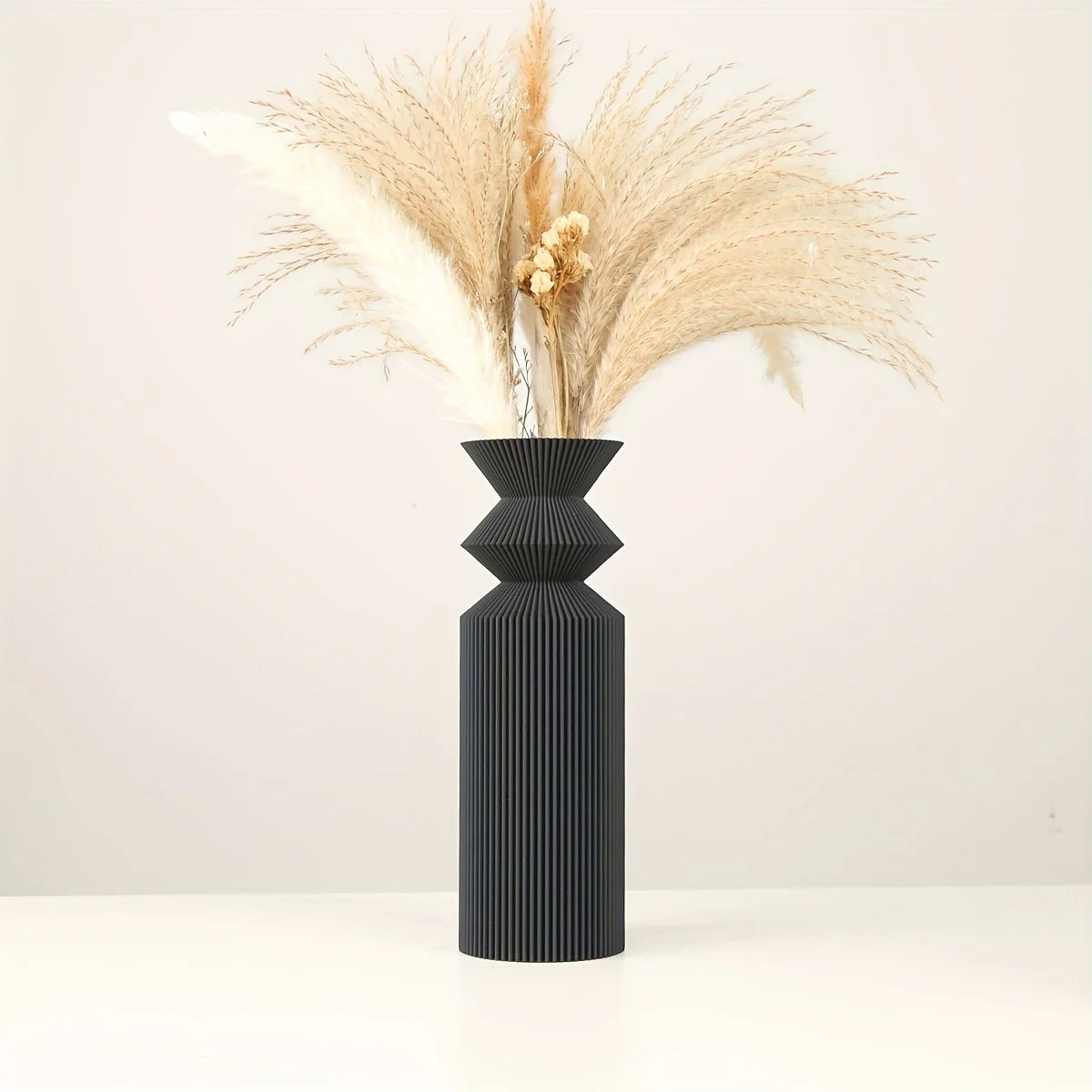 1 Nordic black plastic vase for home decoration