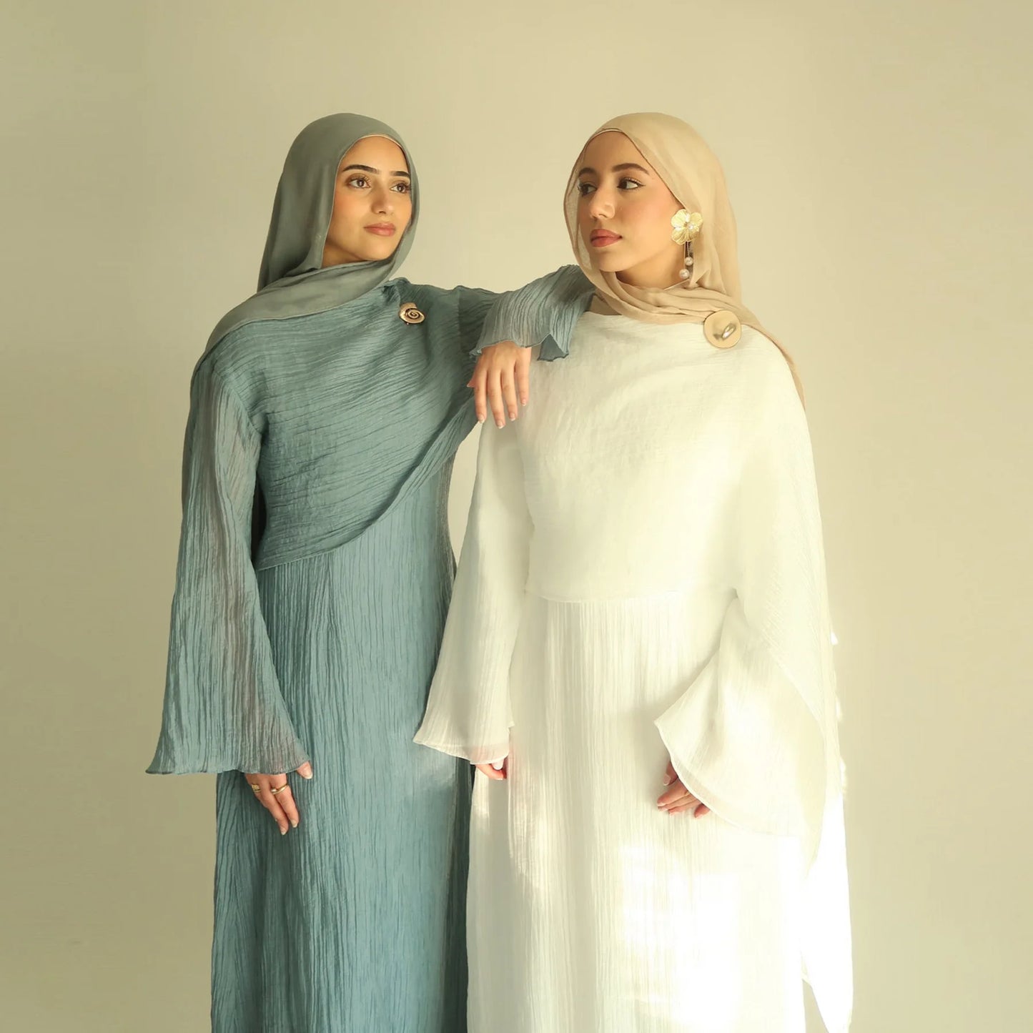 طقم عباية كارديجان مسلمة